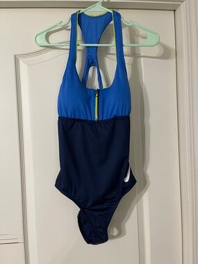 NWT  NIKE Women’s Blue Two-Tone Front-Zip One-Piece Swimsuit